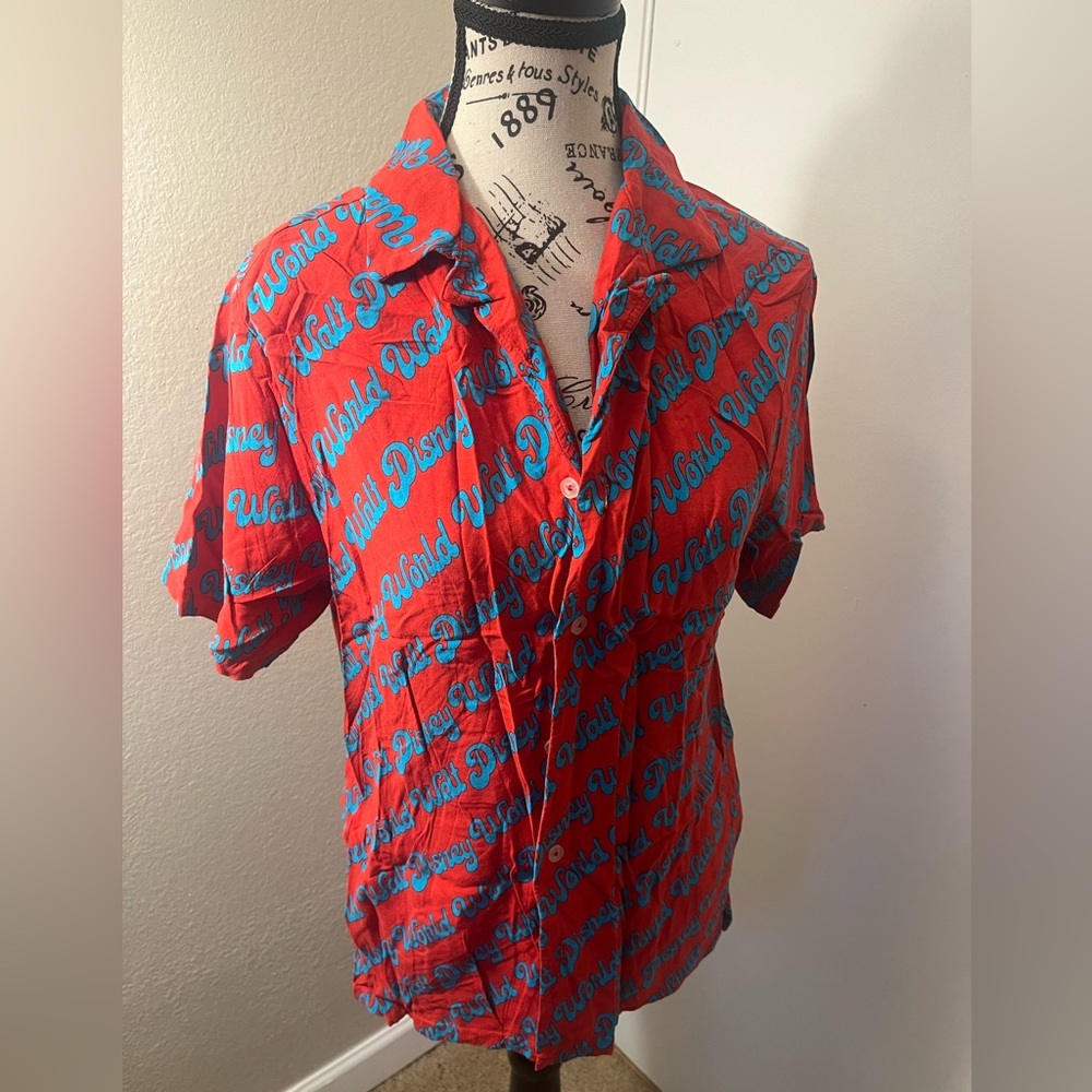 Walt Disney World Parks Shirt Mens XL Red Button Up Hawaiian Resort Rayon Island